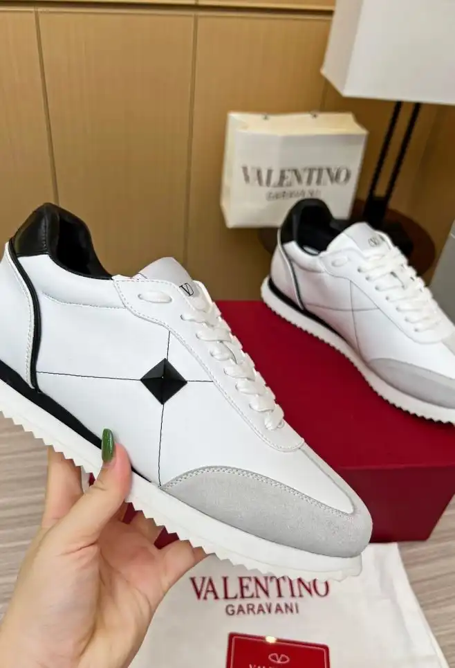 hype Valentino Sneakers