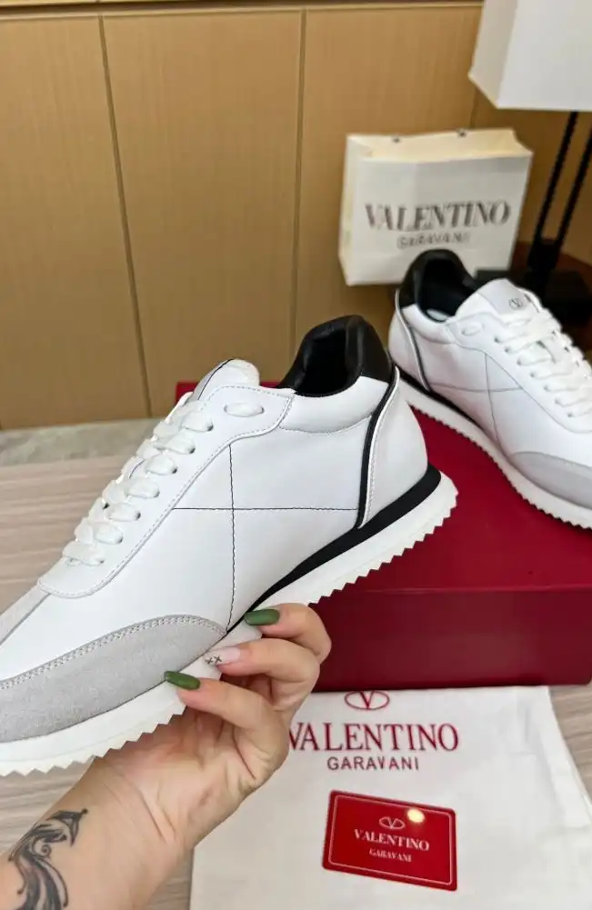 hype Valentino Sneakers