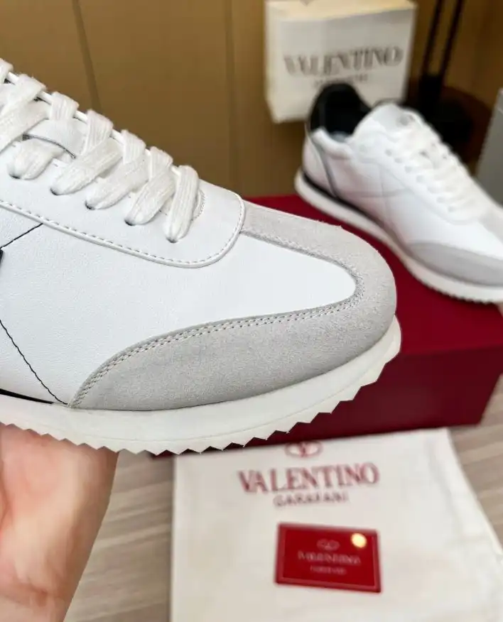 hype Valentino Sneakers