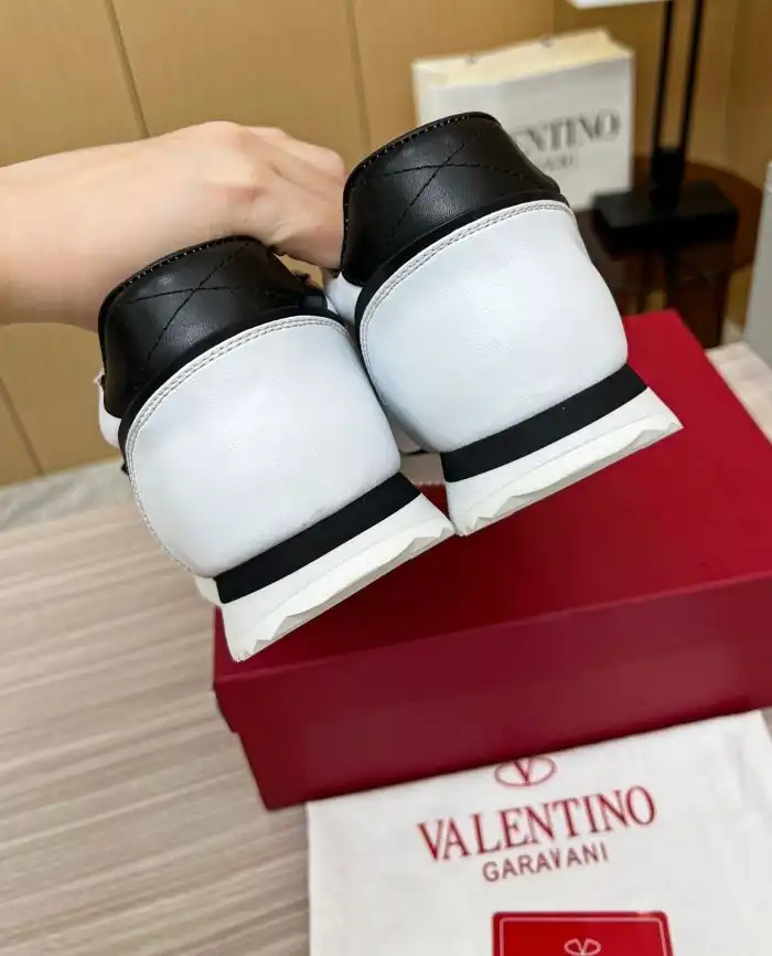 hype Valentino Sneakers