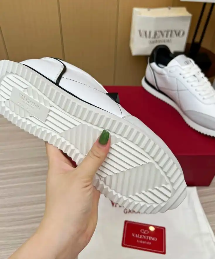 hype Valentino Sneakers