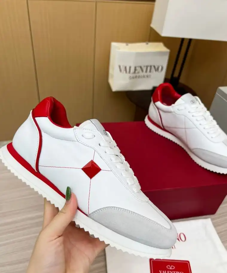 hype Valentino Sneakers