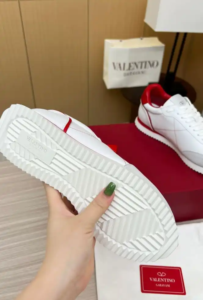 hype Valentino Sneakers