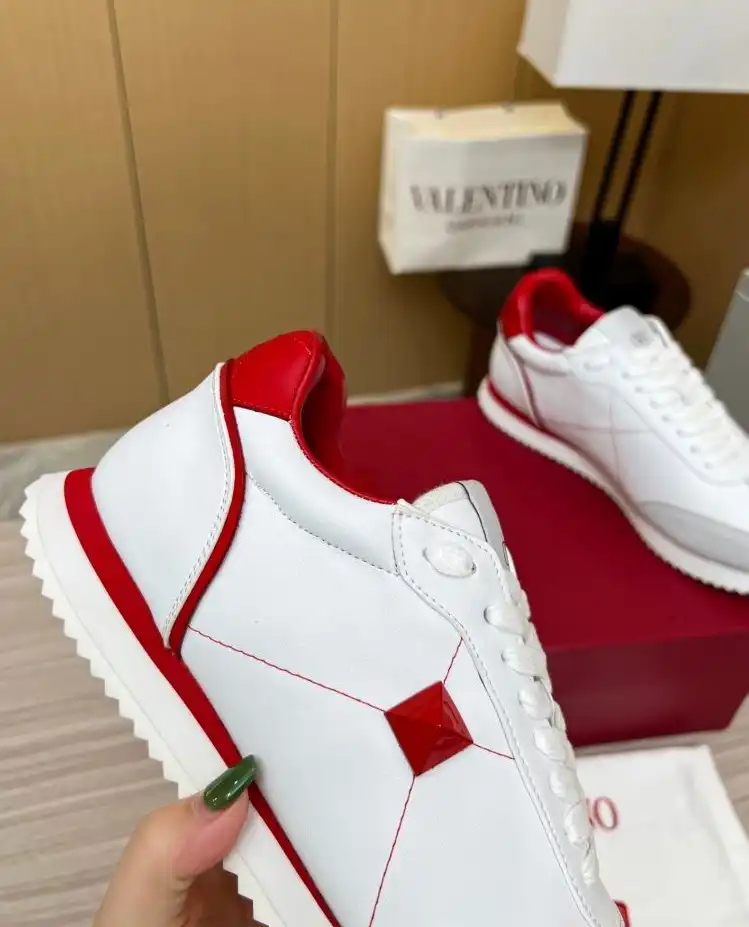 hype Valentino Sneakers