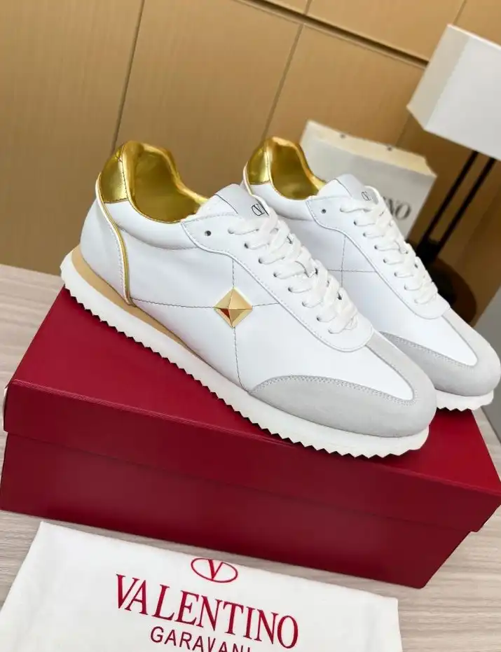 hype Valentino Sneakers