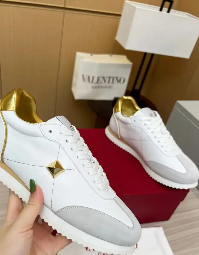 hype Valentino Sneakers