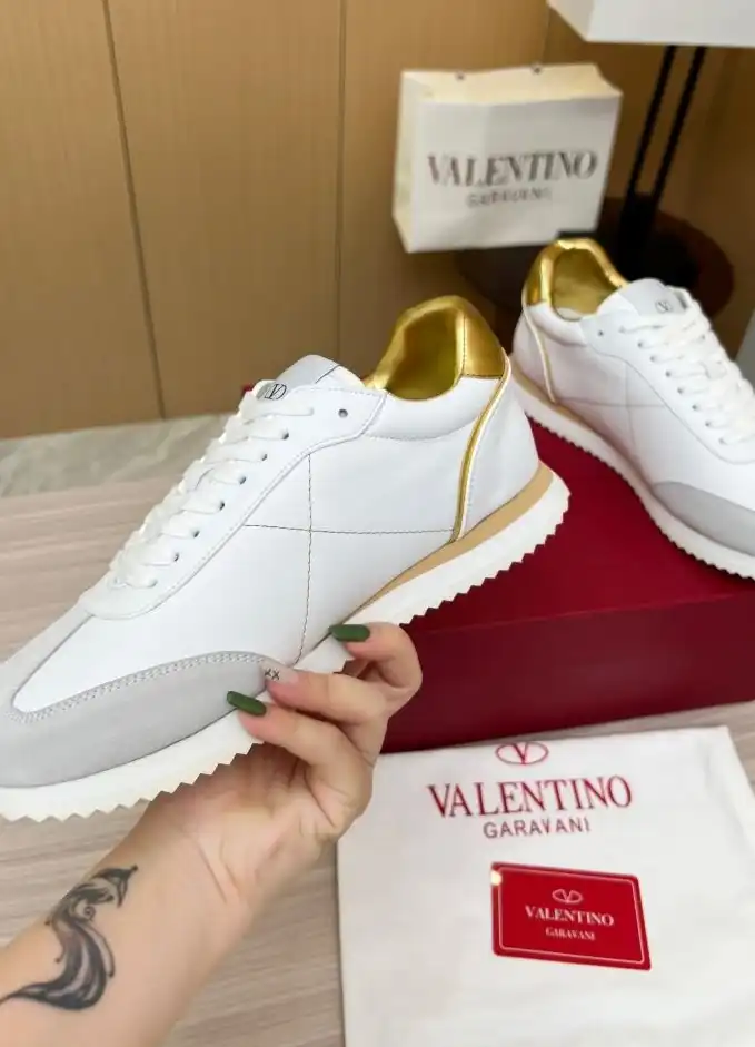 hype Valentino Sneakers