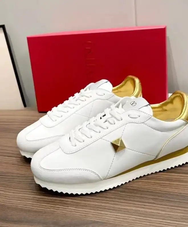 hype Valentino Sneakers