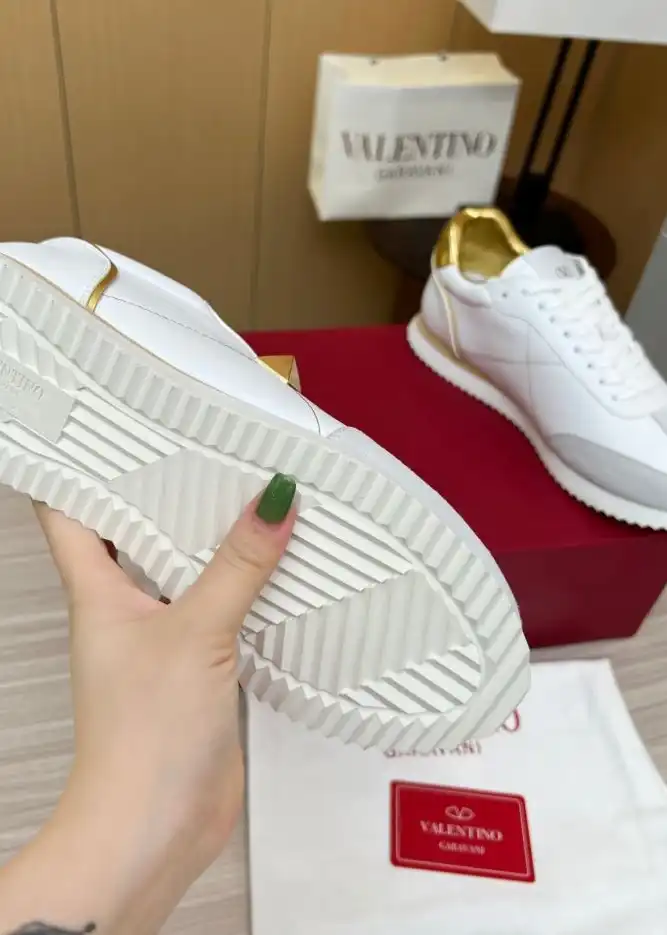 hype Valentino Sneakers