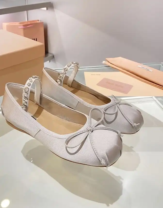 hype Miu Miu flat shoes