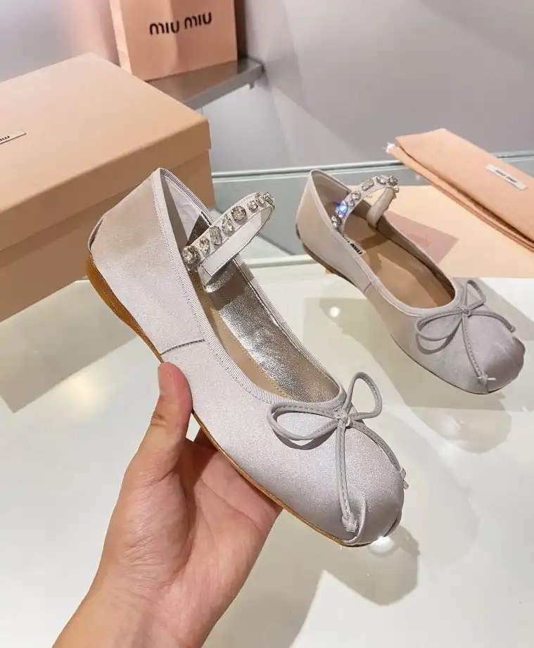 hype Miu Miu flat shoes