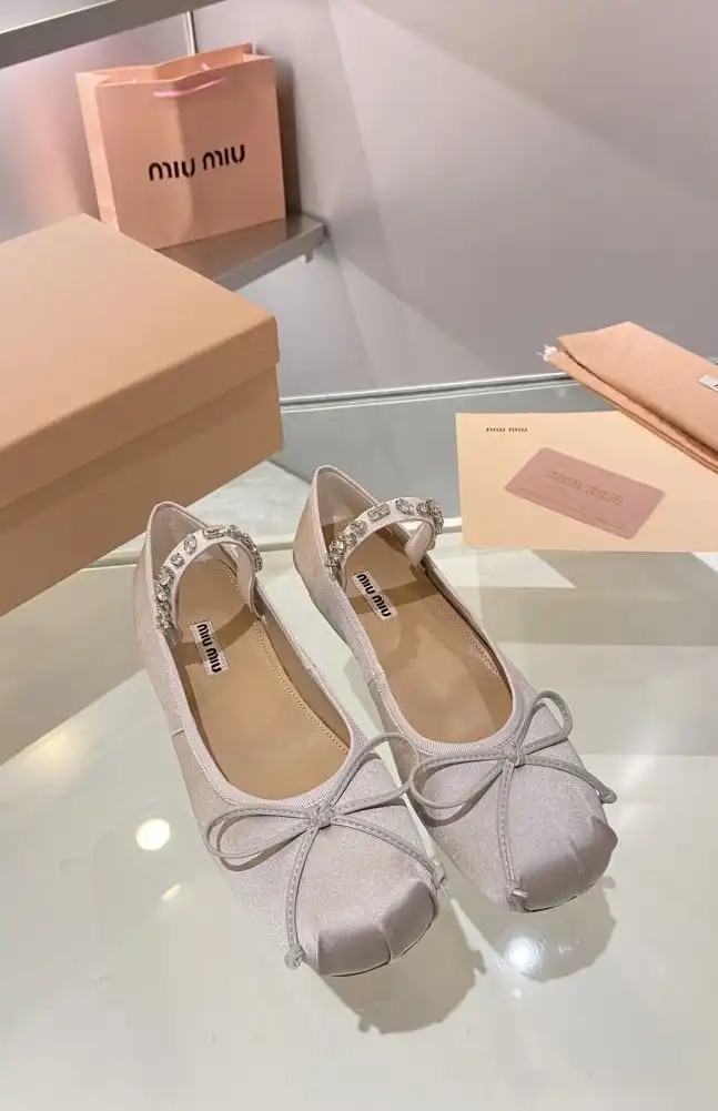 hype Miu Miu flat shoes