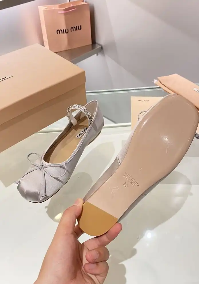 hype Miu Miu flat shoes