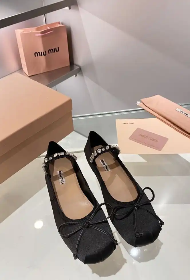 hype Miu Miu flat shoes