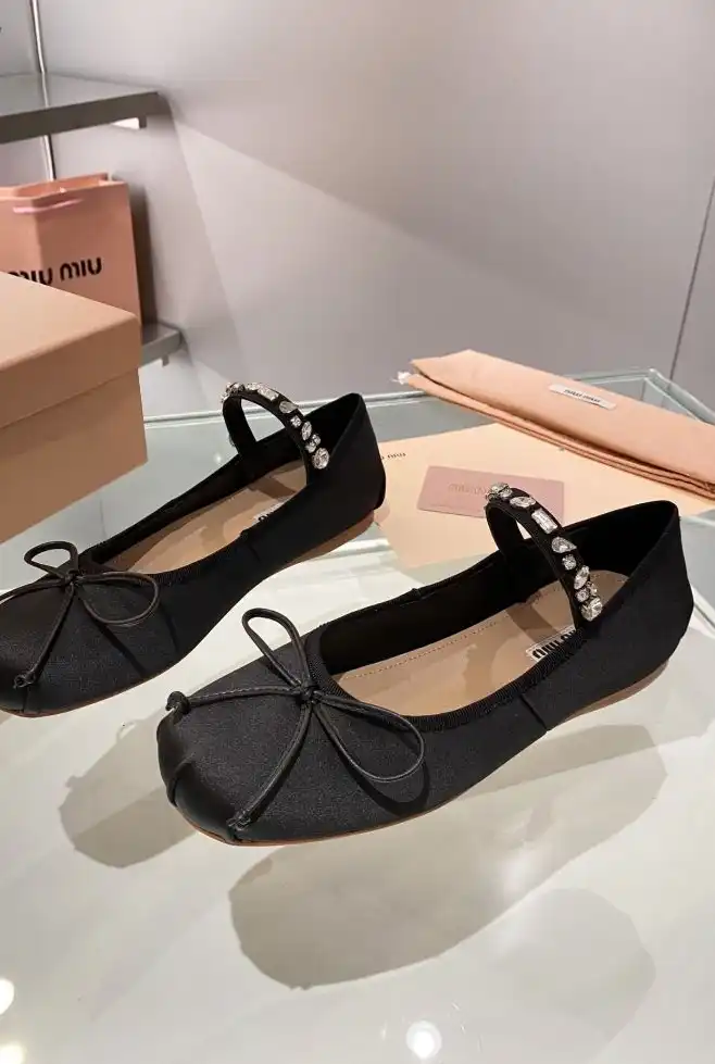 hype Miu Miu flat shoes