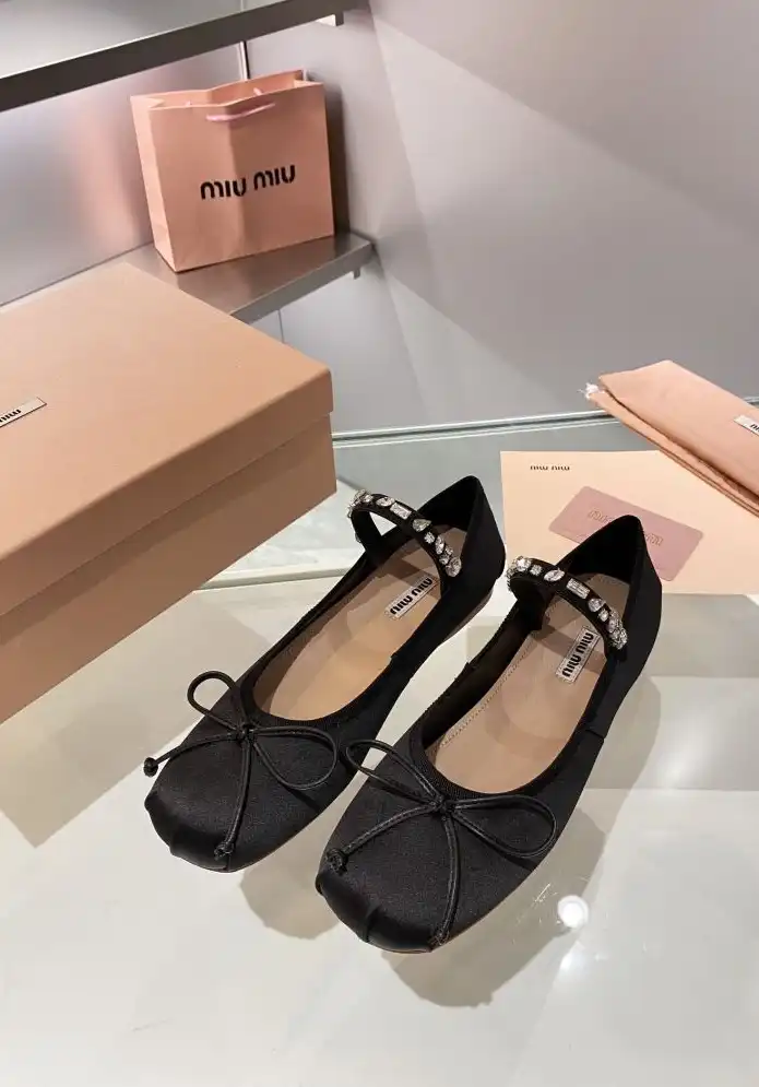 hype Miu Miu flat shoes