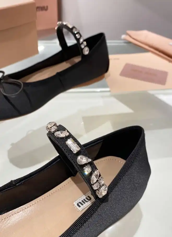 hype Miu Miu flat shoes