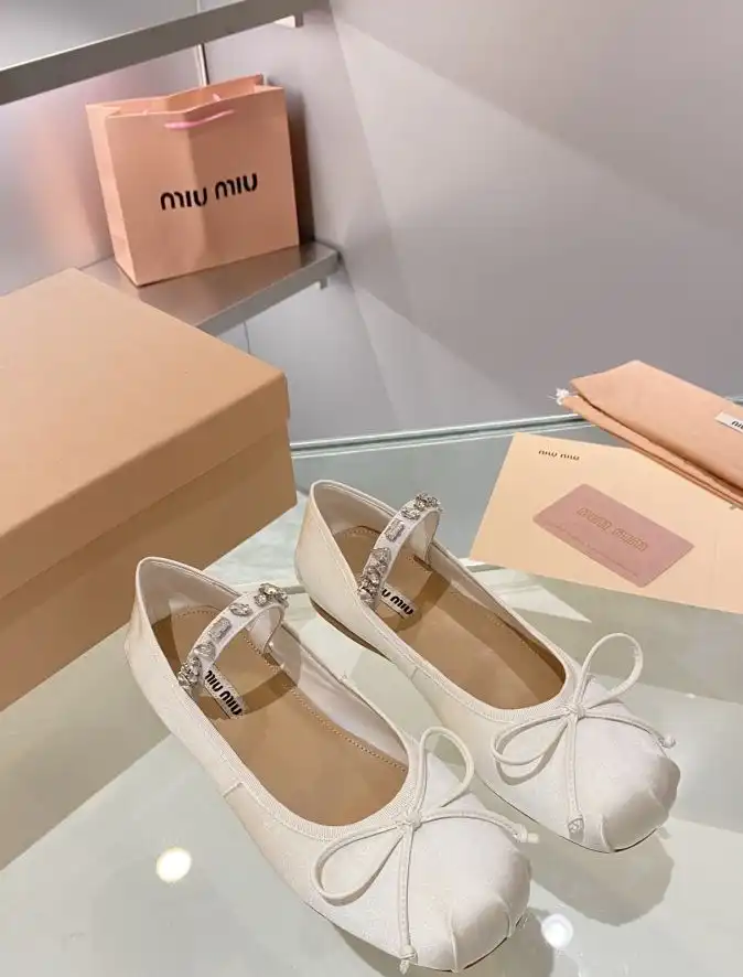 hype Miu Miu flat shoes