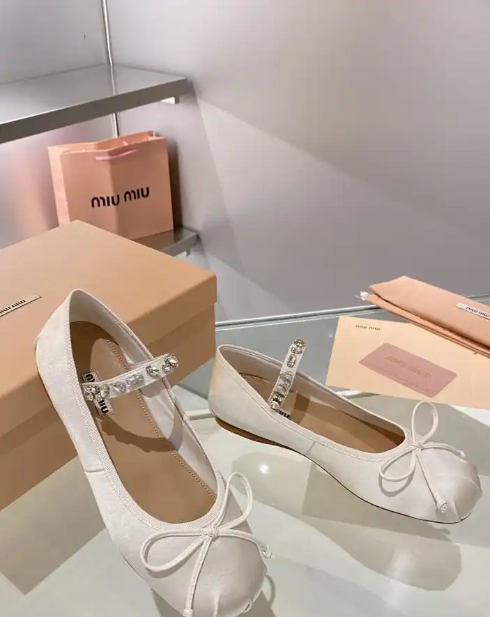 hype Miu Miu flat shoes