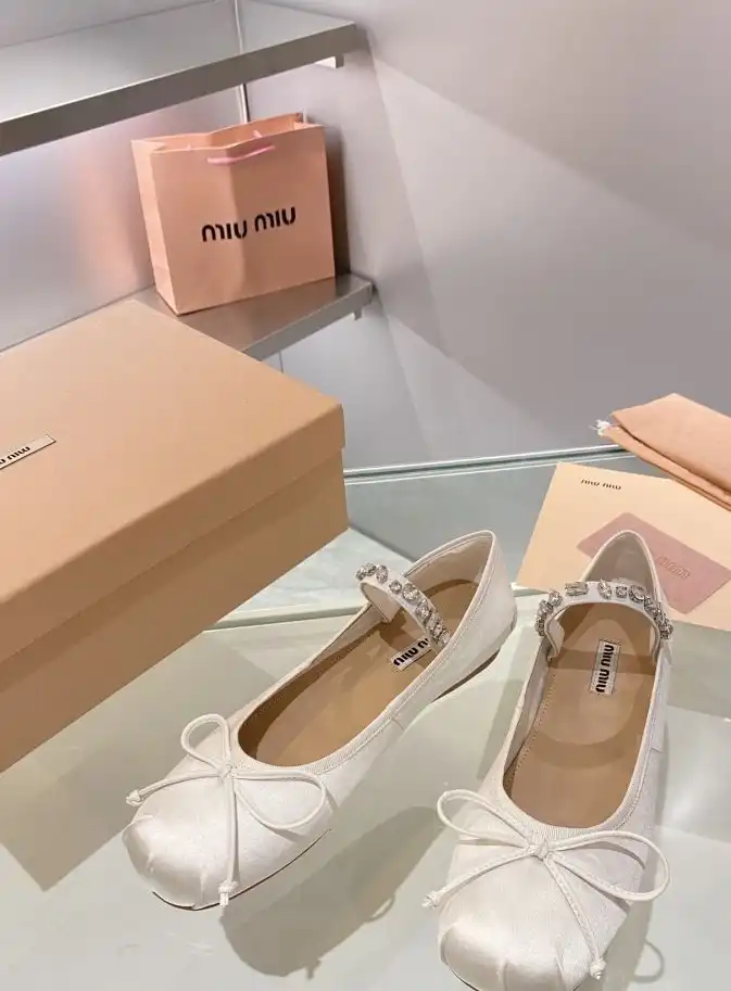 hype Miu Miu flat shoes