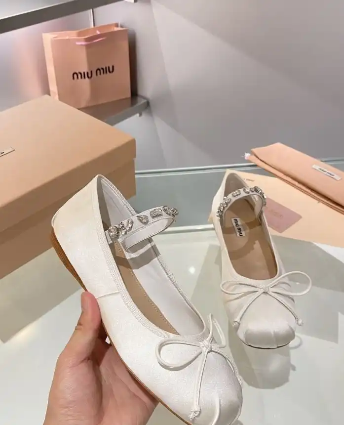 hype Miu Miu flat shoes