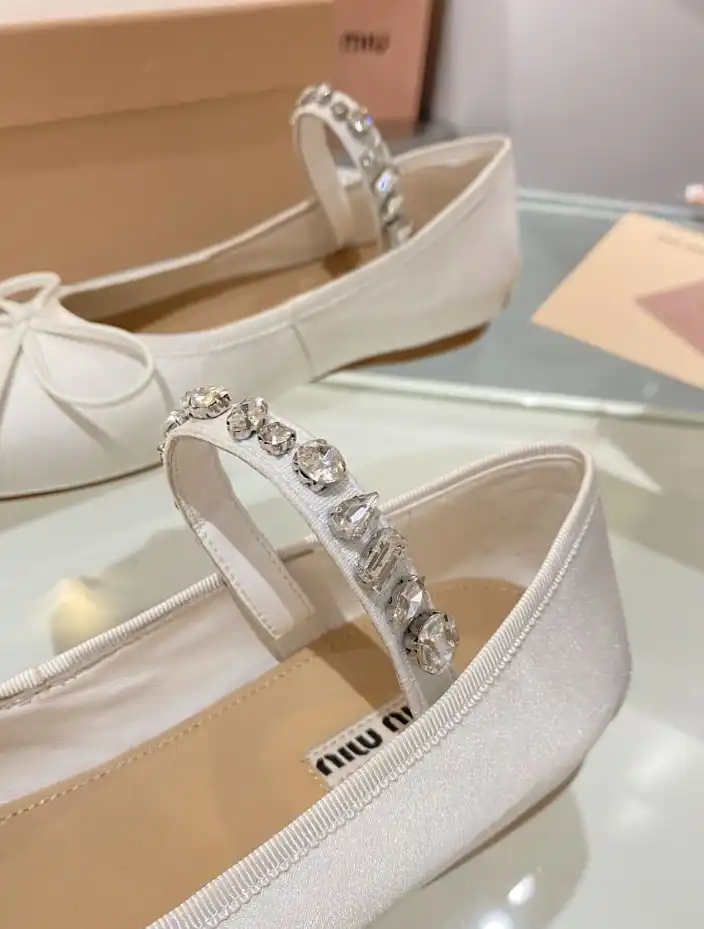 hype Miu Miu flat shoes