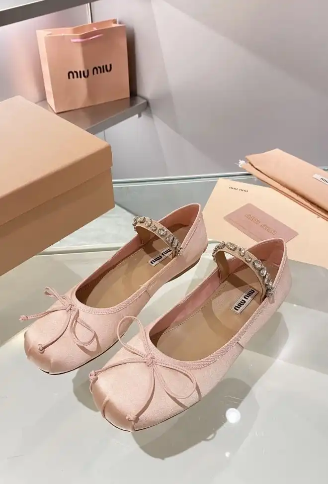 hype Miu Miu flat shoes