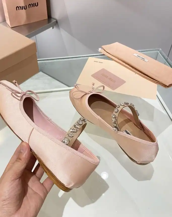 hype Miu Miu flat shoes