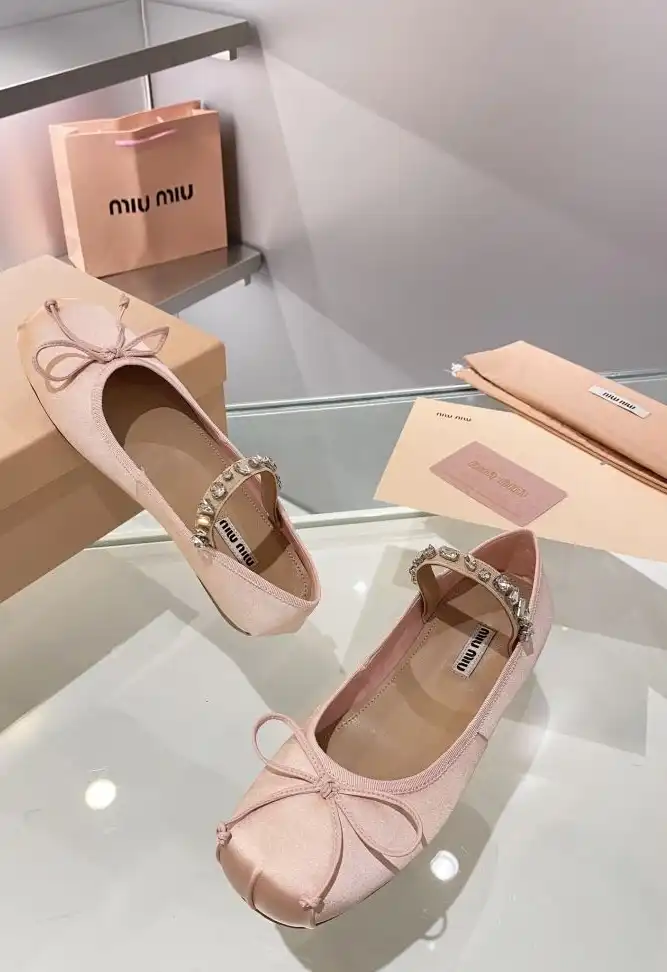 hype Miu Miu flat shoes