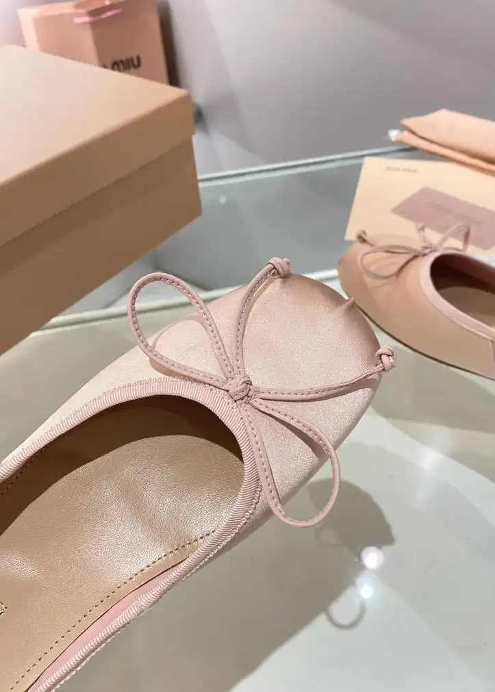 hype Miu Miu flat shoes