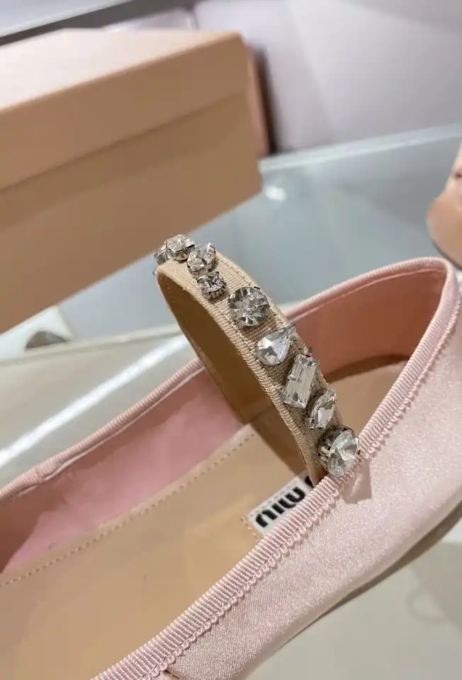 hype Miu Miu flat shoes