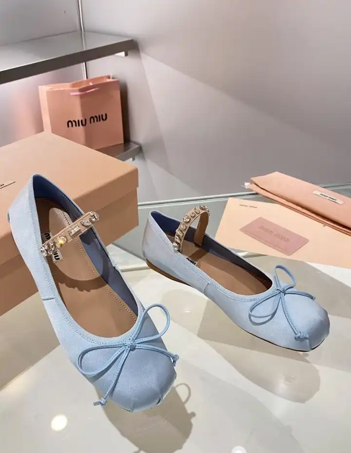 hype Miu Miu flat shoes