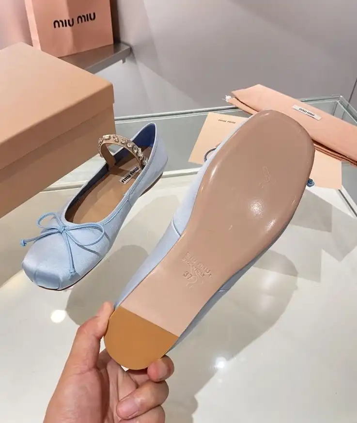 hype Miu Miu flat shoes