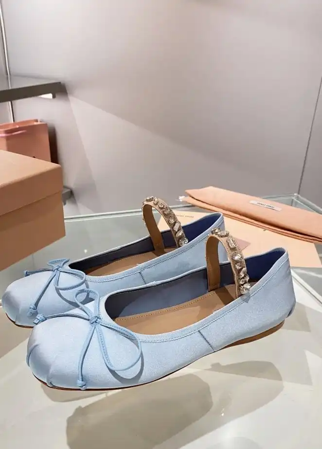 hype Miu Miu flat shoes