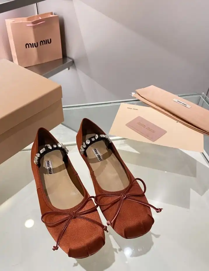 hype Miu Miu flat shoes