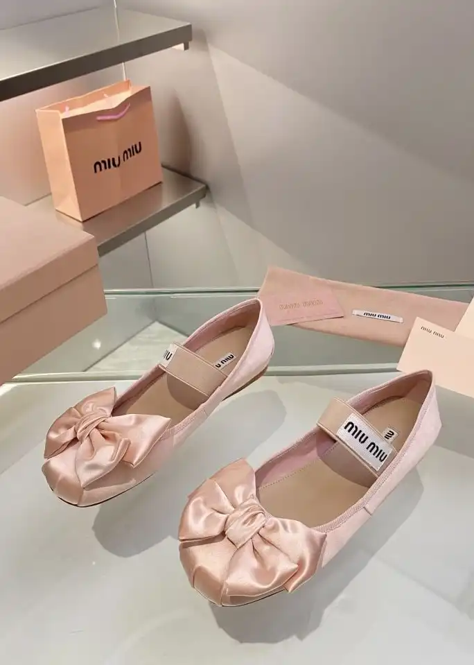 hype Miu Miu flat shoes