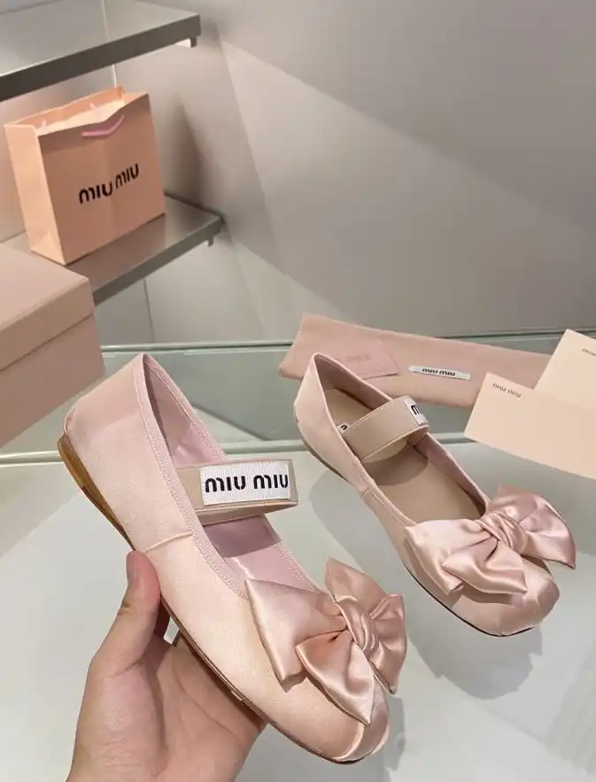 hype Miu Miu flat shoes