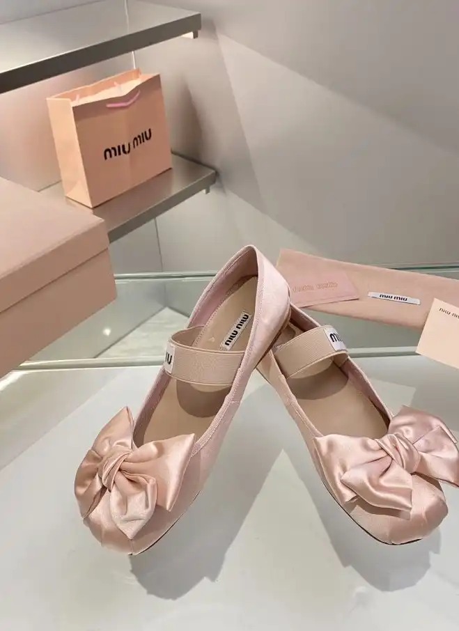 hype Miu Miu flat shoes