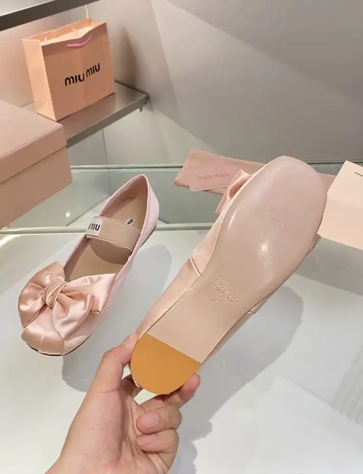 hype Miu Miu flat shoes