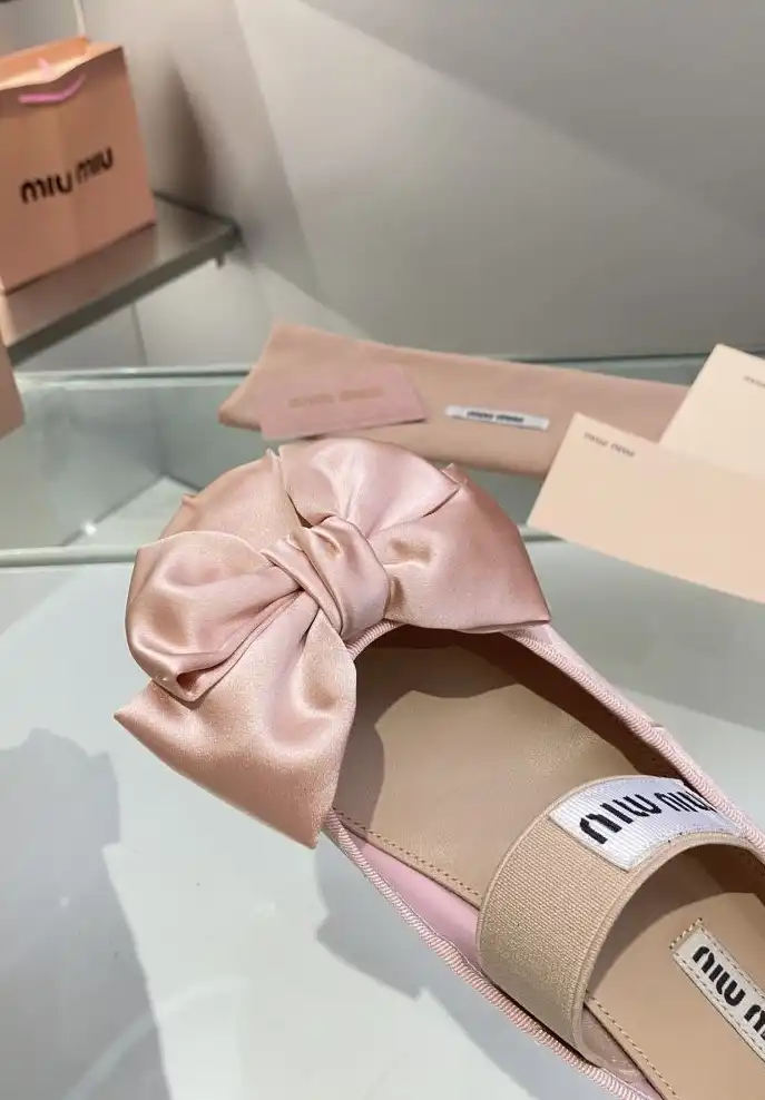 hype Miu Miu flat shoes