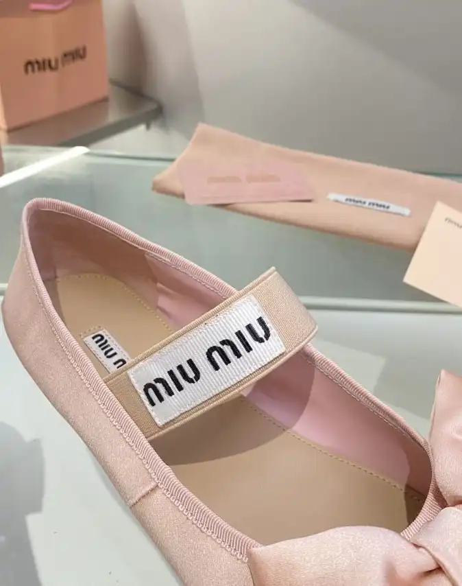 hype Miu Miu flat shoes