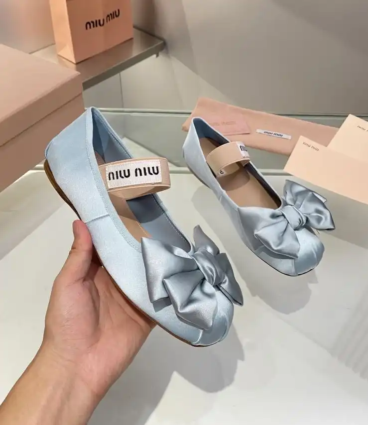 hype Miu Miu flat shoes