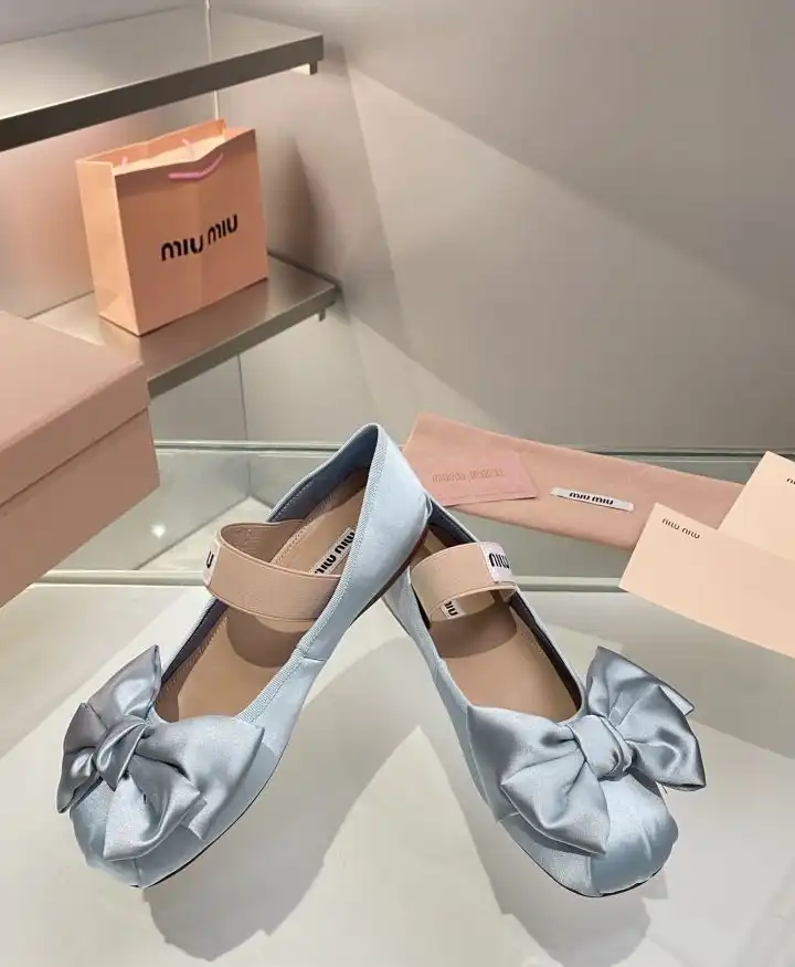 hype Miu Miu flat shoes