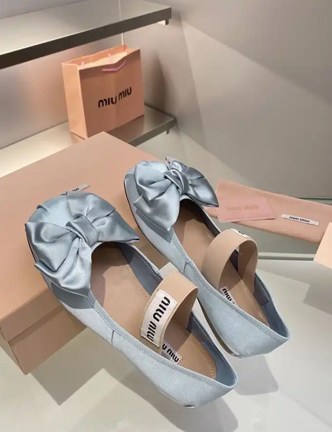 hype Miu Miu flat shoes