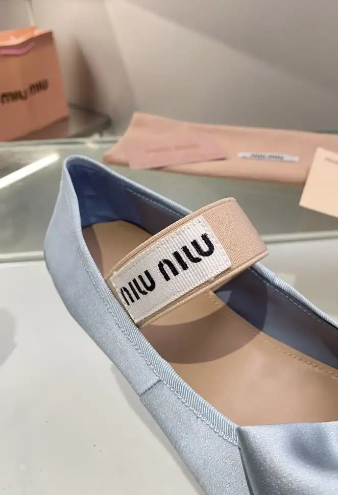 hype Miu Miu flat shoes