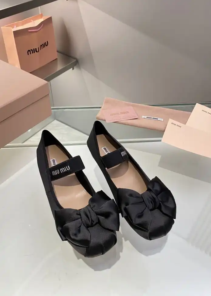 hype Miu Miu flat shoes