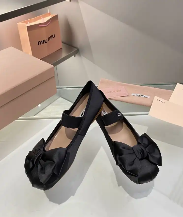 hype Miu Miu flat shoes