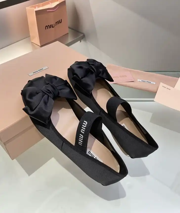 hype Miu Miu flat shoes