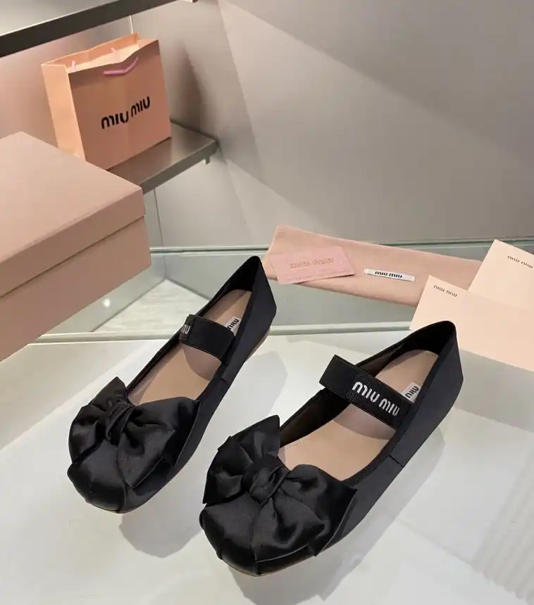 hype Miu Miu flat shoes