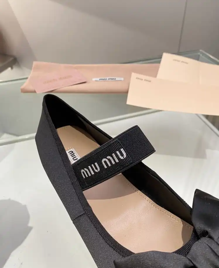 hype Miu Miu flat shoes